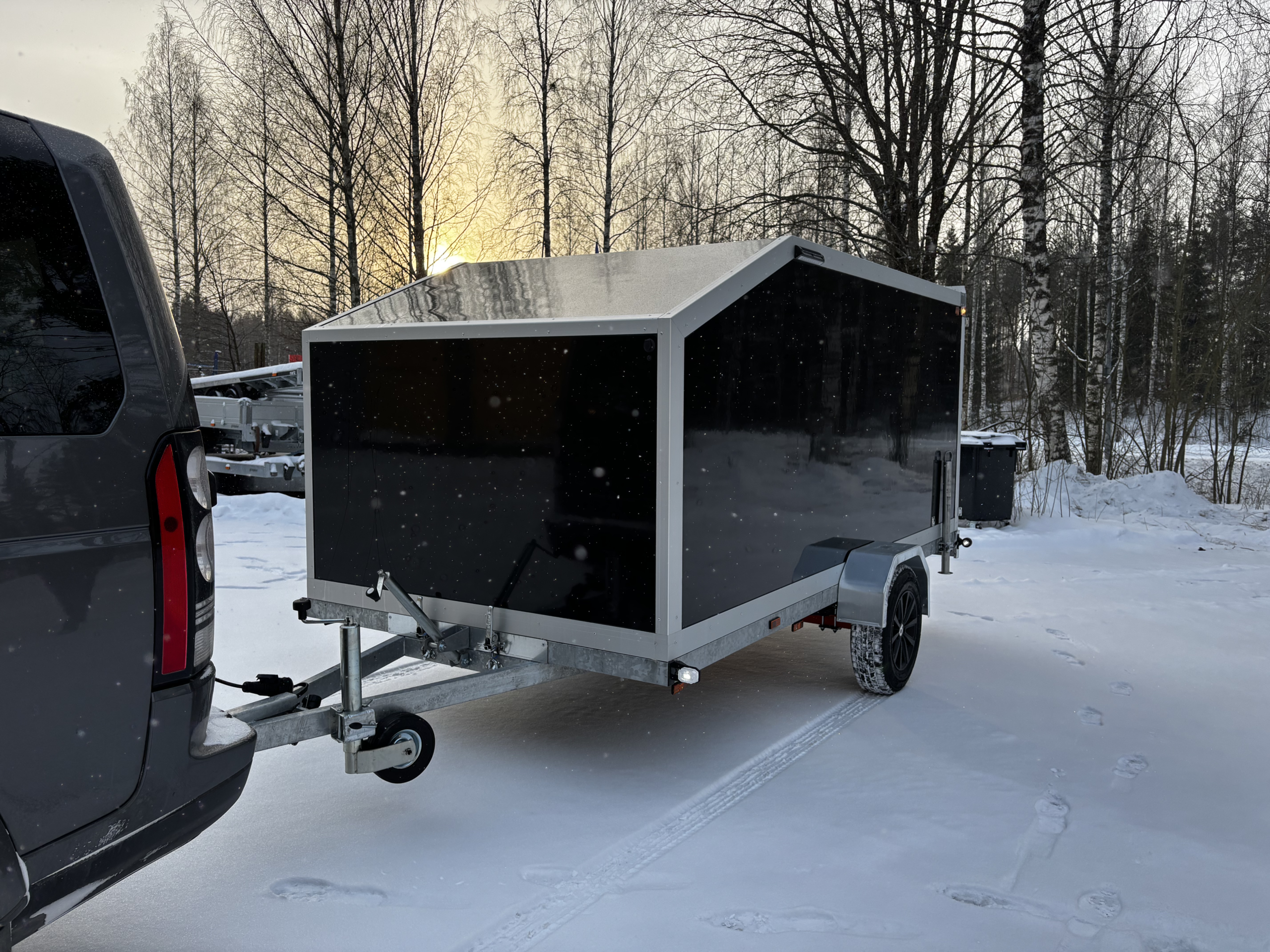 lisävarusteltu UMPIKÄRRY